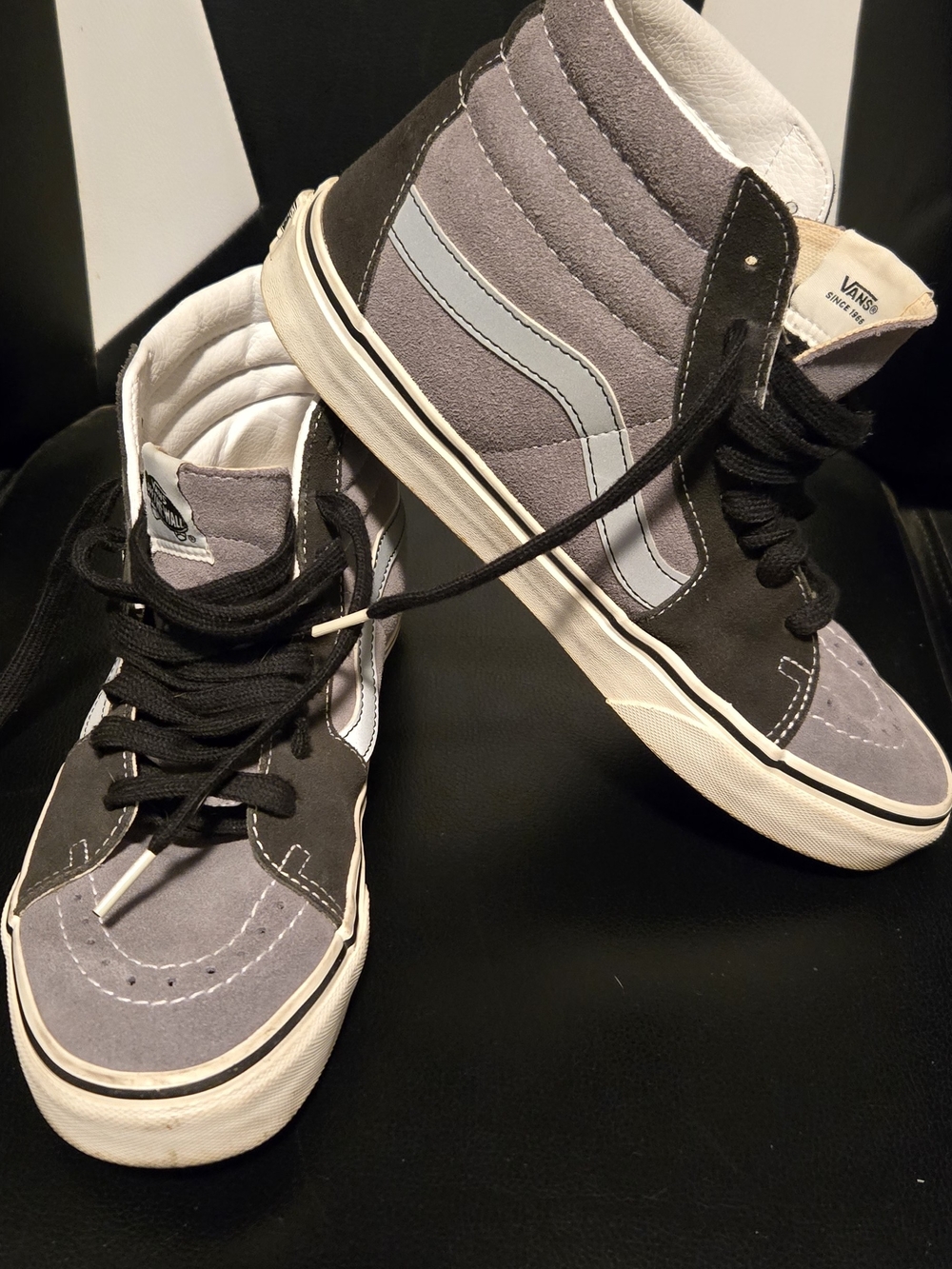 Vans Mens Sk8-Hi Classic Suede High-Top Sneakers - Gray/Black